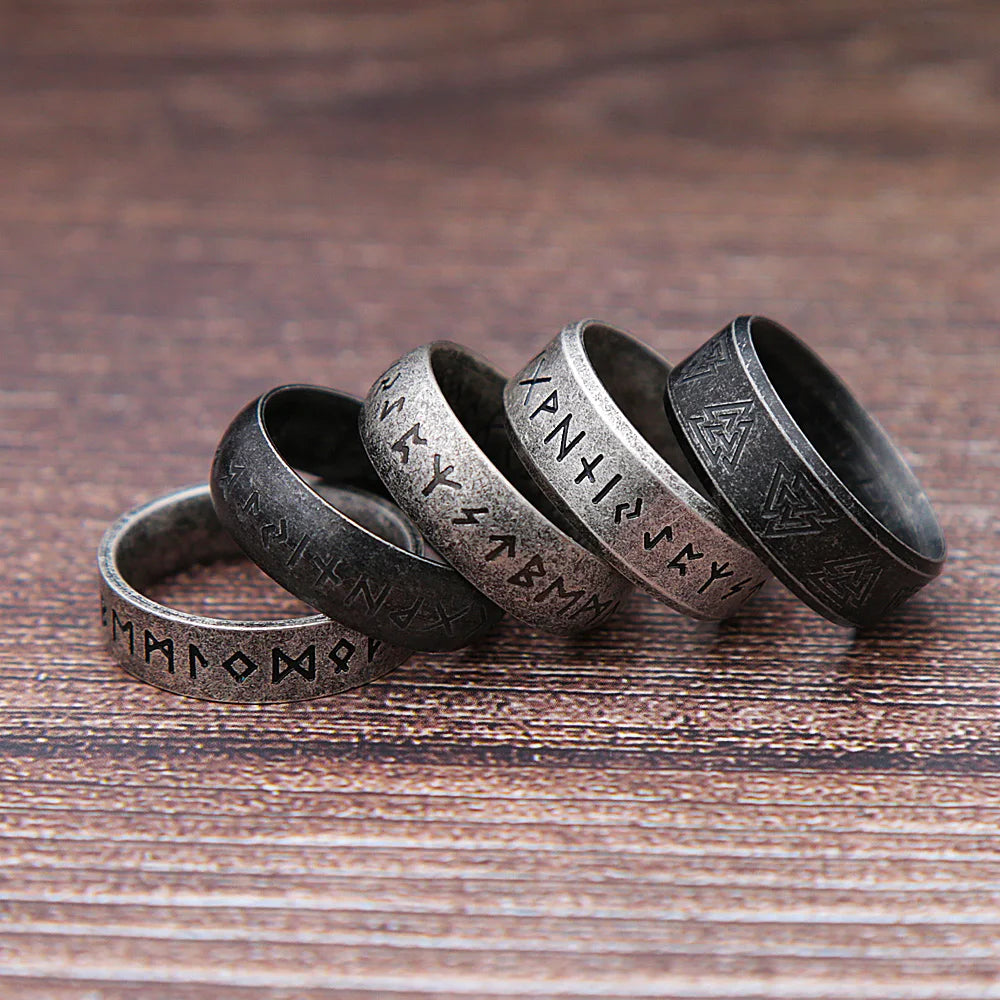 Anillo de runas vikingas retro de moda para hombres y mujeres, acero inoxidable 316L, anillos con letras de Odín, amuleto simple para parejas, joyería, regalos al por mayor