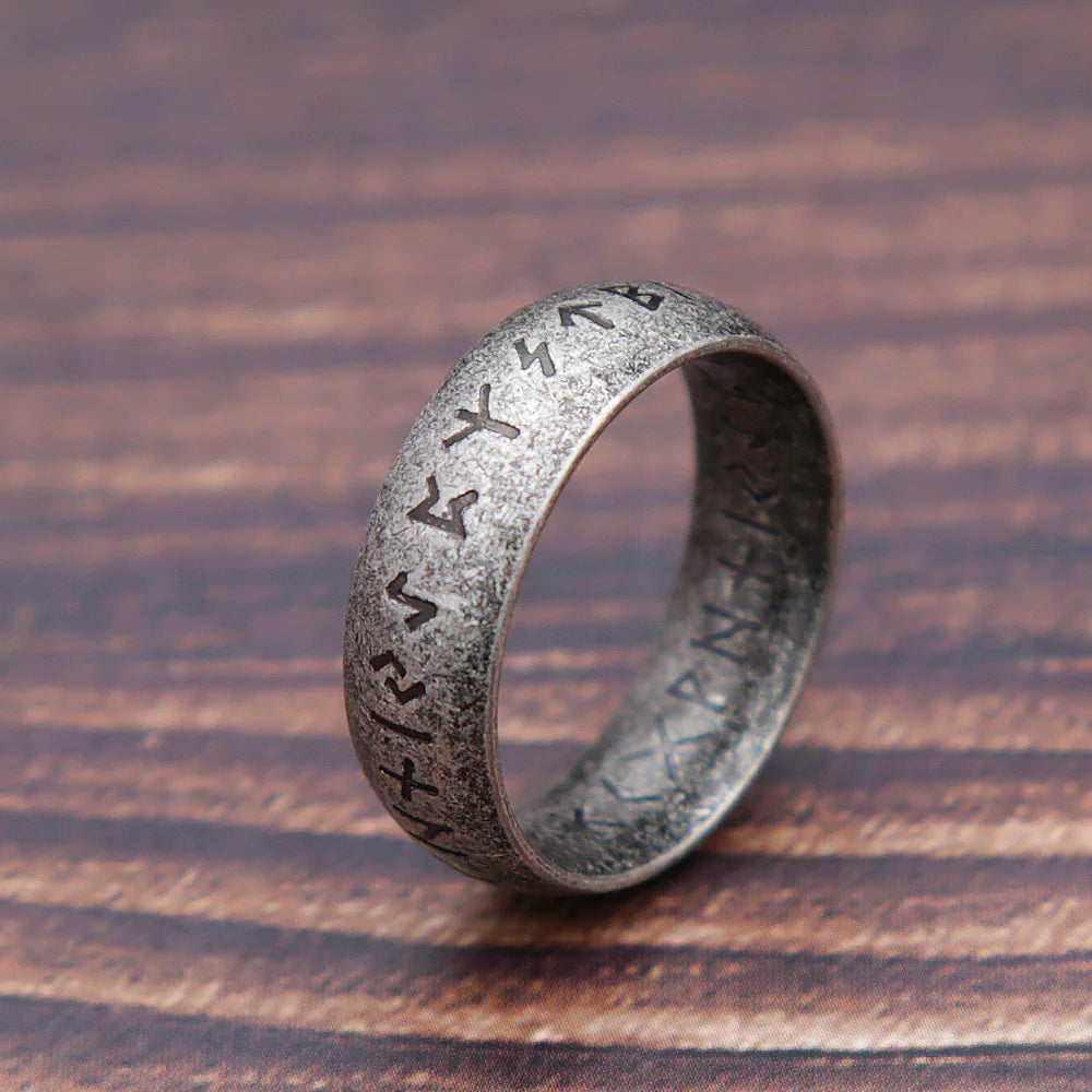 Anillo de runas vikingas retro de moda para hombres y mujeres, acero inoxidable 316L, anillos con letras de Odín, amuleto simple para parejas, joyería, regalos al por mayor