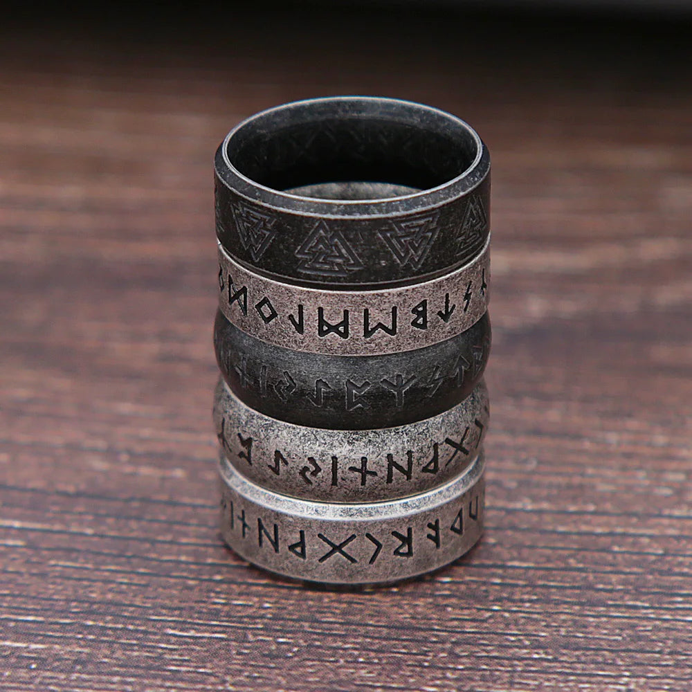 Anillo de runas vikingas retro de moda para hombres y mujeres, acero inoxidable 316L, anillos con letras de Odín, amuleto simple para parejas, joyería, regalos al por mayor