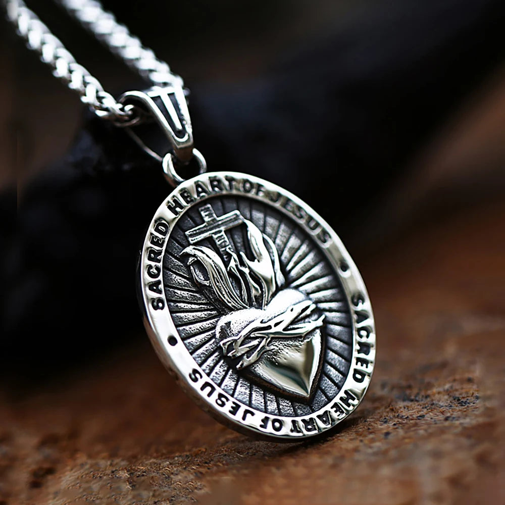 Collar vintage de moda con el Sagrado Corazón de Jesús para hombres y mujeres, colgante de cruz religiosa de acero inoxidable 316L, amuleto de motociclista, joyería