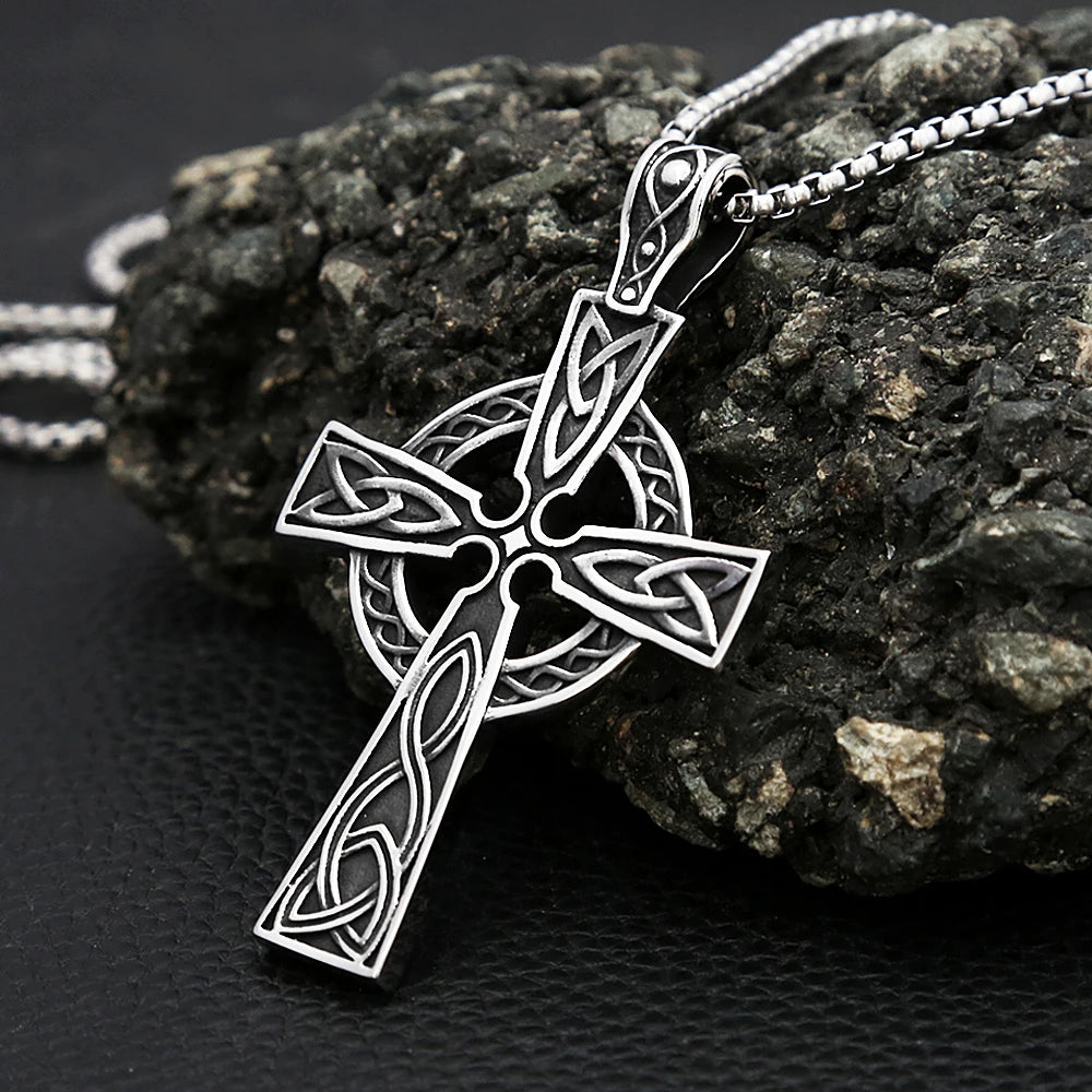 Halskette mit keltischem Knotenkreuz (316L)